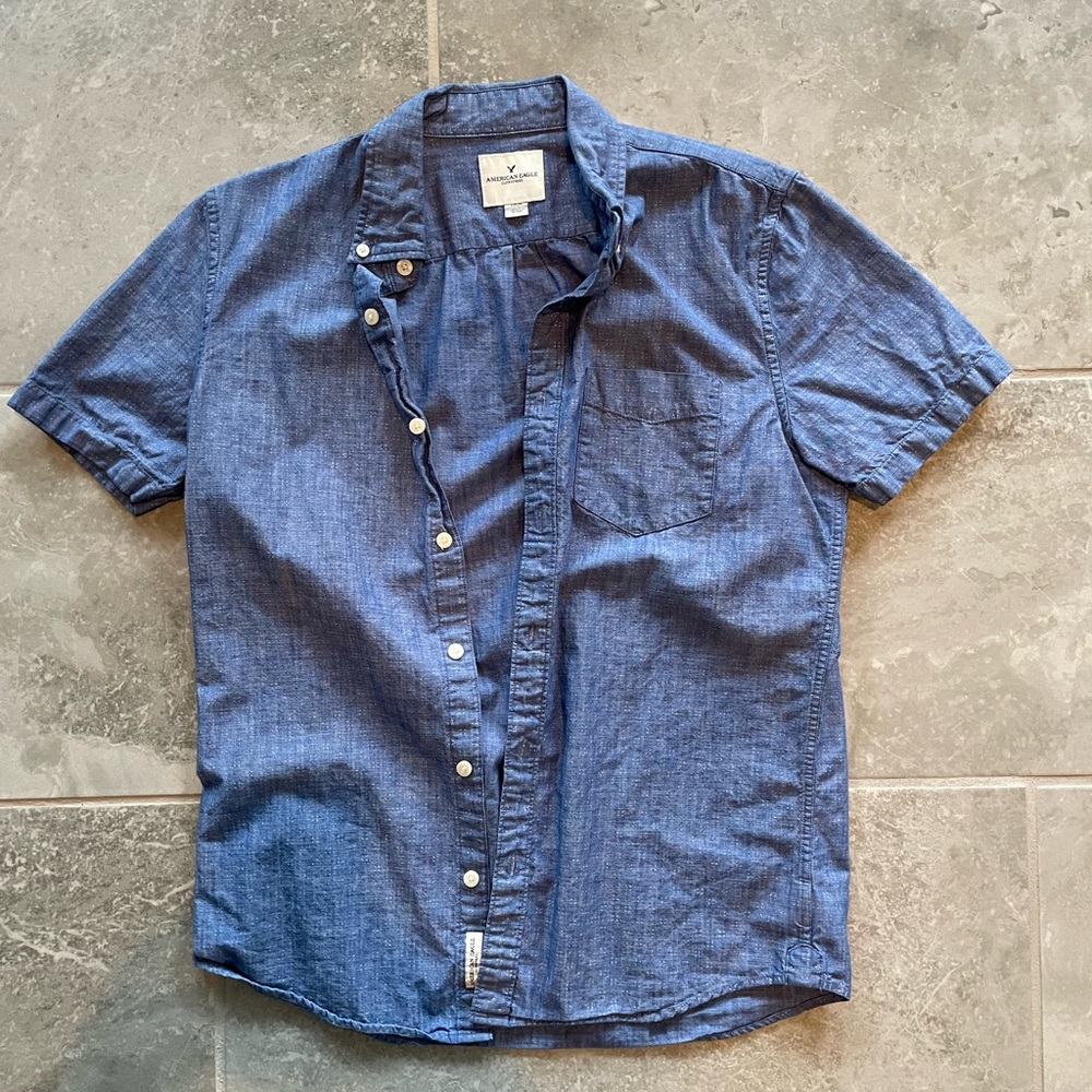 Summery American Eagle Short Sleeve Button Up